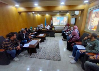 وكيل صحة مطروح يعقد اجتماعاً مع الإدارات الفنية بالمديرية وإدارة مستشفي مطروح العام