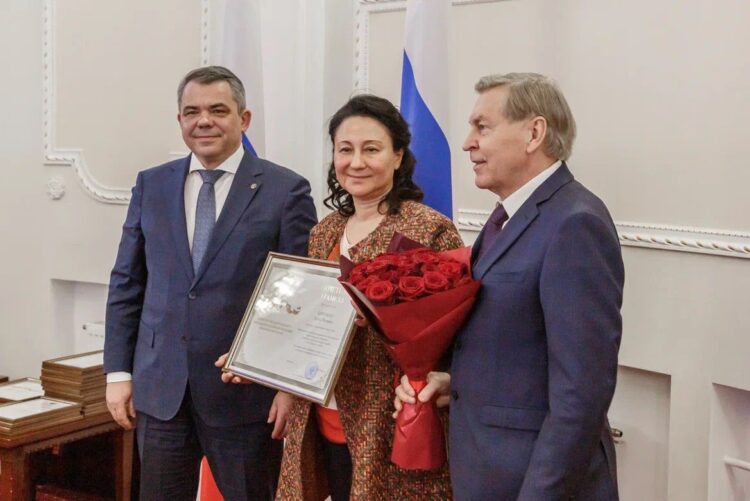 روسيا تكرم “نائب رئيس الجامعة الروسية “لجهودها مع الخريجين