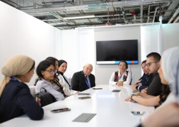 وزيرة البيئة تلتقي بوفد المفاوضين المصريين الشباب الأول المشارك في المؤتمر