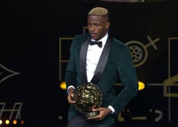 ” متفوقاً علي صلاح ” فيكتور أوسيمين يفوز بجائزة أفضل لاعب إفريقي لعام 2023