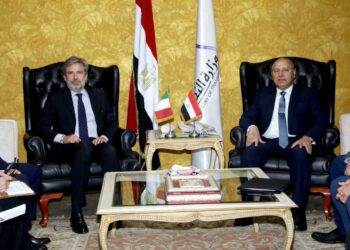 وزير النقل يبحث مع السفير الايطالي بالقاهرة آخر المستجدات الخاصة بالموعد النهائي لتسيير  وافتتاح خط رورو سريع للحاصلات الزراعية سريعة التلف بين الموانىء المصرية و الإيطالية