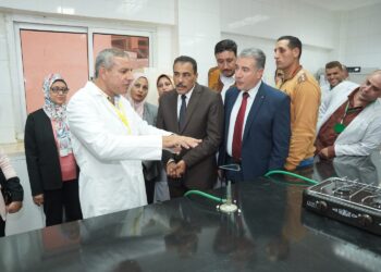 محافظ مطروح يفتتح عدد من المشروعات الخدمية في قطاعي الصحة والتعليم احتفالاً بالعيد القومي لمحافظة مطروح