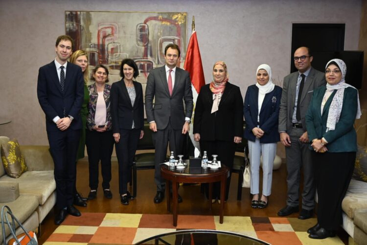 وزيرة التضامن الإجتماعي تستقبل وزير التجارة الخارجية الهولندى