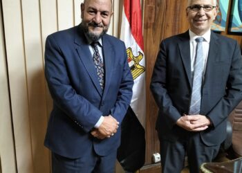 رئيس التحرير يكتب : الدكتور كمال عكاشه حدوته مصريه .
