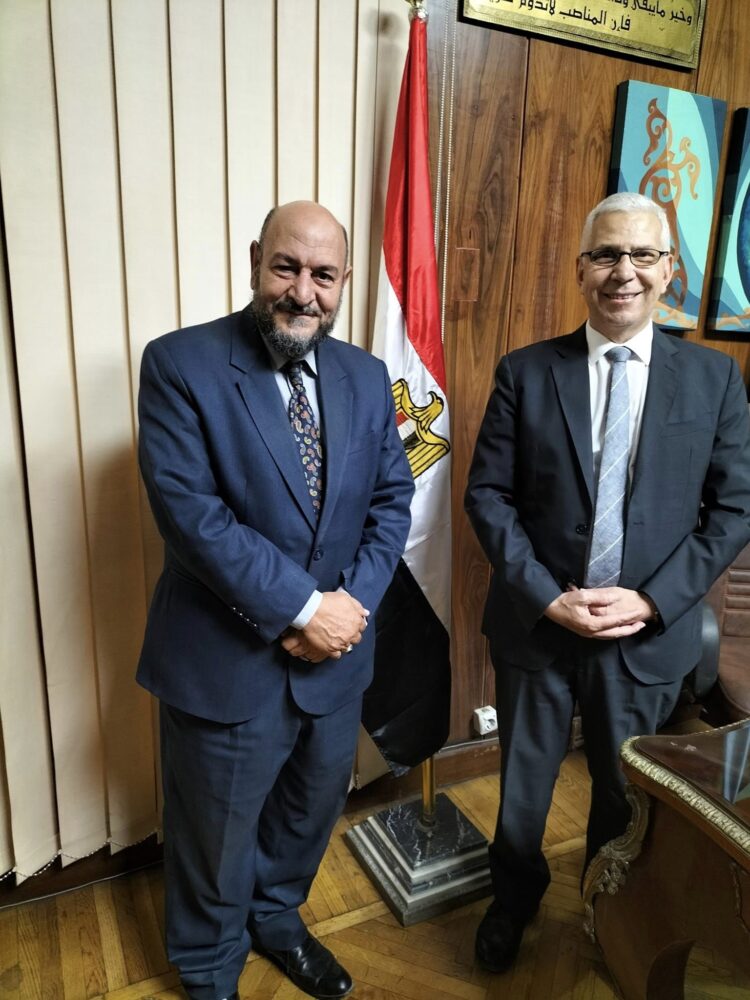 رئيس التحرير يكتب : الدكتور كمال عكاشه حدوته مصريه .