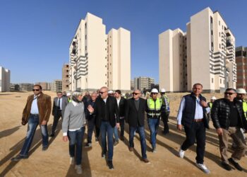 وزير الإسكان يتفقد موقف تنفيذ وحدات المبادرة الرئاسية سكن لكل المصريين