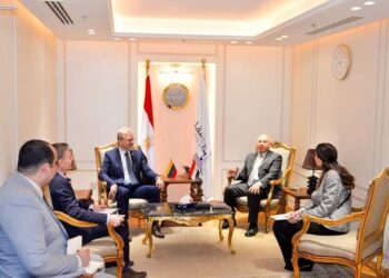 وزير النقل يستقبل سفير ليتوانيا بالقاهرة لبحث سبل التعاون في مجالات النقل المختلفة