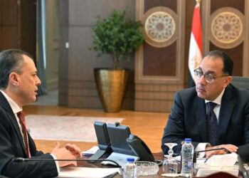 رئيس الوزراء يتابع مع وزير السياحة والآثار عددًا من ملفات عمل الوزارة
