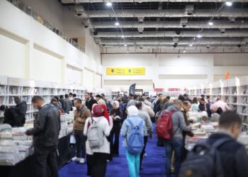 معرض القاهرة الدولى للكتاب يتخطى المليون ونصف زائر خلال خمسة أيام