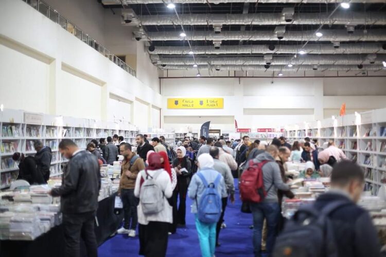 معرض القاهرة الدولى للكتاب يتخطى المليون ونصف زائر خلال خمسة أيام 1 معرض القاهرة الدولى للكتاب يتخطى المليون ونصف زائر خلال خمسة أيام