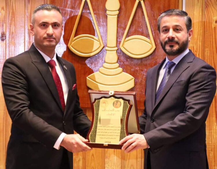 بمناسبة يوم التشريع العراقي.. وزير التعليم يُكرّم المشاور القانوني قيصر حميد رشيد بدرع الابداع 1 بمناسبة يوم التشريع العراقي.. وزير التعليم يُكرّم المشاور القانوني قيصر حميد رشيد بدرع الابداع
