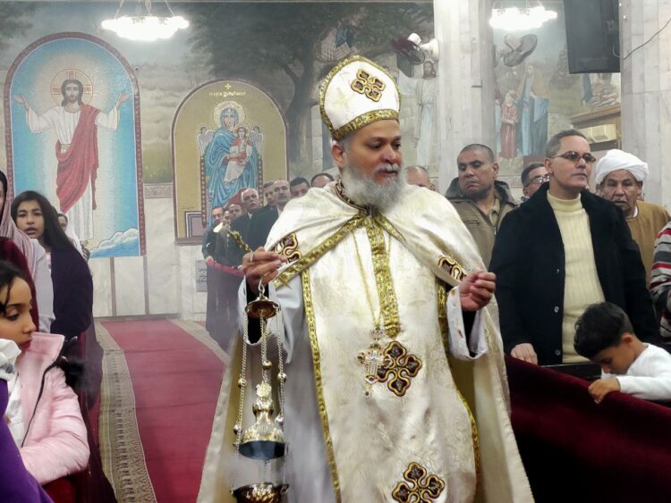 بدء قداس عيد الميلاد المجيد بكنيسة العذراء مريم في مطروح 1 بدء قداس عيد الميلاد المجيد بكنيسة العذراء مريم في مطروح