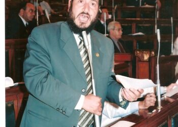 رئيس التحرير يكتب : يانواب الأمه إنتبهوا .. إصدار تشريع يزيد من بغي الموظف العام ، سيدفع للتناحر بالمجتمع .