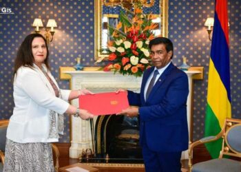 سفيرة جمهورية مصر العربية لدى موريشيوس تقدم أوراق اعتمادها إلى رئيس جمهورية موريشيوس