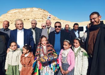 محافظ مطروح يضع حجر اساس محطة إزالة الحديد والمنجنيز بسيوة