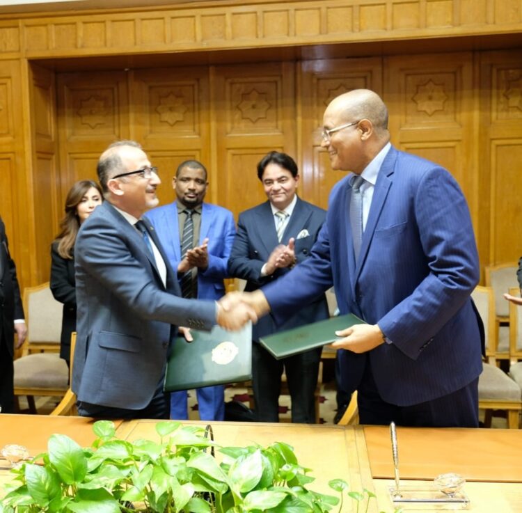 توقيع دولة فلسطين على " النظام الأساسي للمركز العربي لدراسات السياسات الإجتماعية والقضاء على الفقر في الدول العربية " 1 توقيع دولة فلسطين على ” النظام الأساسي للمركز العربي لدراسات السياسات الإجتماعية والقضاء على الفقر في الدول العربية “