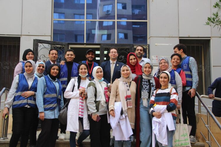 قافلة طبية لكلية طب عين شمس تقدم خدمات صحية متميزة لسكان منطقة " أهالينا " 1 قافلة طبية لكلية طب عين شمس تقدم خدمات صحية متميزة لسكان منطقة ” أهالينا “