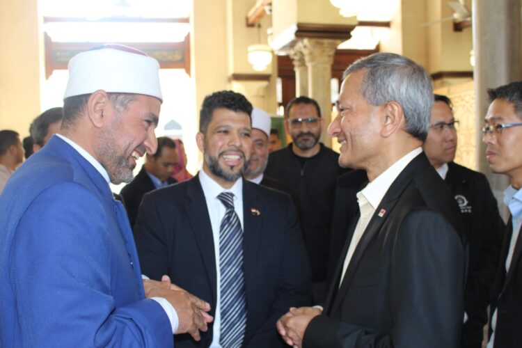 وزير خارجية سنغافورة يزور الجامع الأزهر 1 وزير خارجية سنغافورة يزور الجامع الأزهر