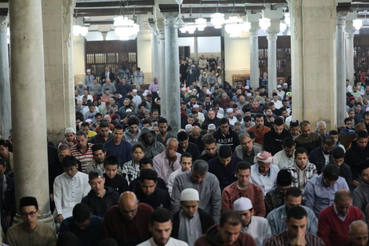 برواية حفص والدوري وابن جماز وابن ذكوان آلاف المصلين من مختلف الجنسيات يشهدون صلاتي العشاء والتراويح بالجامع الأزهر 1 برواية حفص والدوري وابن جماز وابن ذكوان آلاف المصلين من مختلف الجنسيات يشهدون صلاتي العشاء والتراويح بالجامع الأزهر