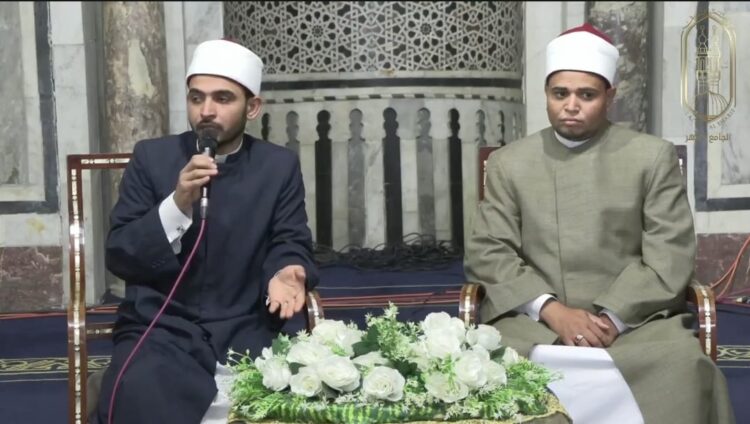 ملتقى الظهر بالجامع الأزهر  يدعو الناس لشكر نعم الله التي لا تحصى