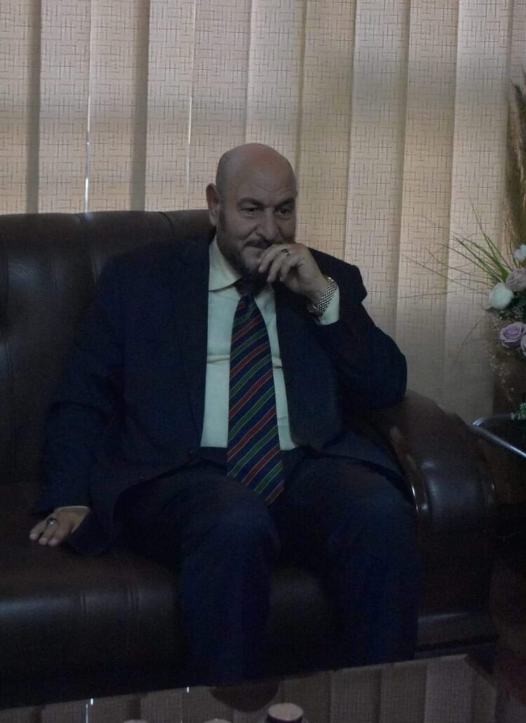 محمود الشاذلى يكتب : تأثرا بأجواء الإنتخابات فلننتبه أن للكون ربا . 1 محمود الشاذلى يكتب : التسول بصراحه وكيفية الخروج من نفقه المظلم .