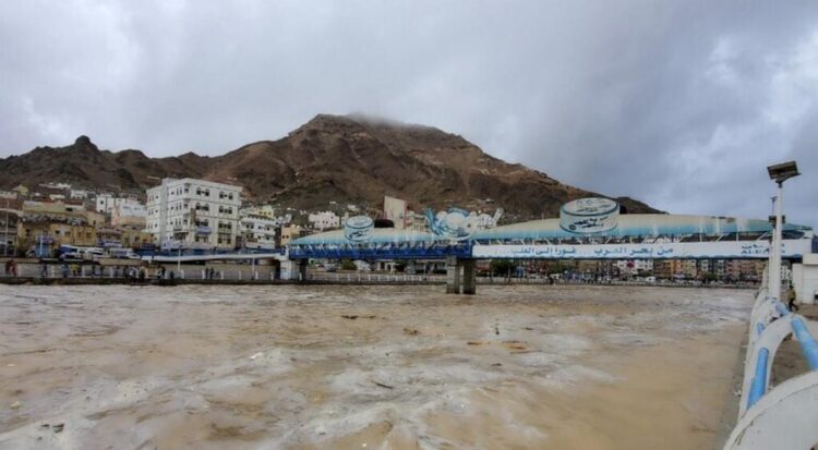 اليمن.. سيول وفيضانات مدمرة وانهيارات أرضية تضرب حضرموت 1 اليمن.. سيول وفيضانات مدمرة وانهيارات أرضية تضرب حضرموت