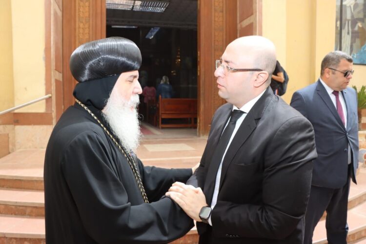 محافظ بني سويف يقدم واجب العزاء في وفاة القمص إيليا يوسف راعي كنيسة مار جرجس بالمرماح 1 محافظ بني سويف يقدم واجب العزاء في وفاة القمص إيليا يوسف راعي كنيسة مار جرجس بالمرماح