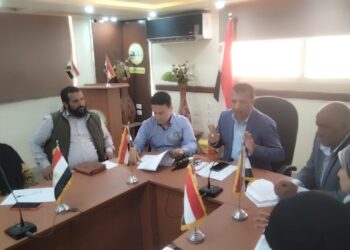 رئيس مجلس مدينة مرسى مطروح يعجل بسرعة الإنتهاء من مشروعات البنية التحتية قبل الرصف