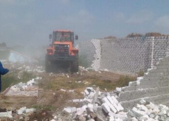 محافظ كفرالشيخ يتابع جهود إزالة التعديات على الأراضي الزراعية بالحامول