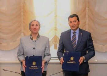 وزيرا الشباب والرياضة والبيئة يوقعان بروتوكول تعاون لبناء قدرات الشباب فى العمل البيئي