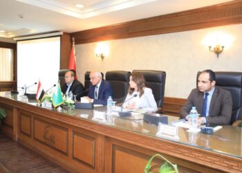 احتفالاً بذكري تحرير سيناء : محافظ القليوبية ورئيس جامعة بنها يطلقان شارة بدء فعاليات سباق الطريق