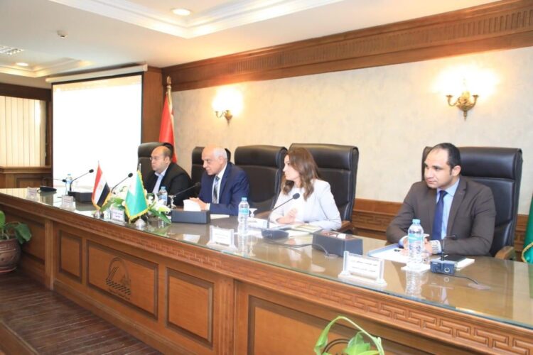 احتفالاً بذكري تحرير سيناء : محافظ القليوبية ورئيس جامعة بنها يطلقان شارة بدء فعاليات سباق الطريق