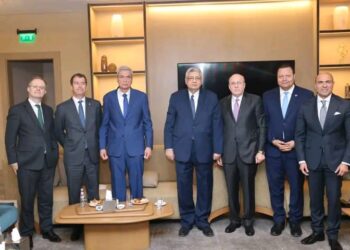 رئيسا هيئة الإعتماد والرقابة الصحية واسترازينيكا مصر يبحثان سبل تعزيز التعاون المشترك