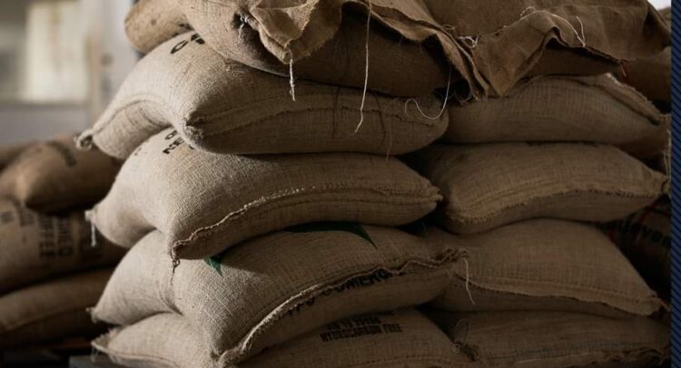 السجن المشدد لمستشار وزير التموين وآخرين لإدانتهم بارتكاب جرائم حجب السلع التموينية والرشوة 1 السجن المشدد لمستشار وزير التموين وآخرين لإدانتهم بارتكاب جرائم حجب السلع التموينية والرشوة