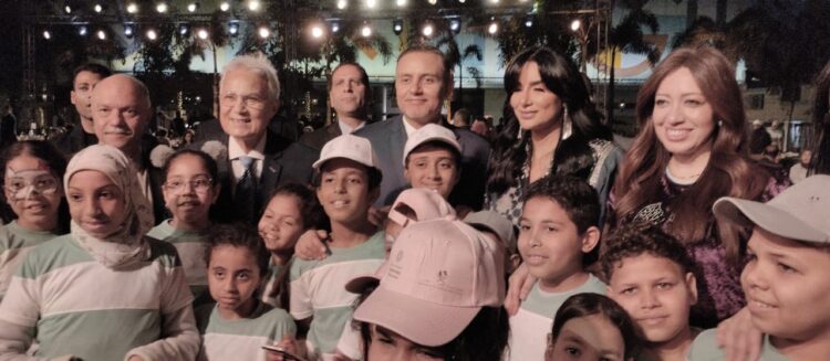 سفير قطر في العشر الأواخر من رمضان وقرب يوم العيد دعونا نسعد الاطفال ونشعرهم بالحب