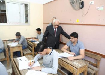 وزير التربية والتعليم يتفقد امتحانات الدبلومات الفنية بالقاهرة بمدرسة الشهيد كريم أحمد عبد الفتاح الإعدادية بنات