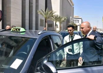 وزير النقل يشهد بدء التشغيل التجريبي للمرحلة الأولى من السيارات الكهربائية التي ستعمل داخل العاصمة الإدارية الجديدة 9 وزير النقل يشهد بدء التشغيل التجريبي للمرحلة  الأولى من السيارات الكهربائية التي ستعمل داخل العاصمة الإدارية الجديدة