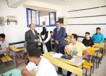 محافظ مطروح يتفقد لجان إمتحانات الشهادة الإعدادية فى العديد من المدارس