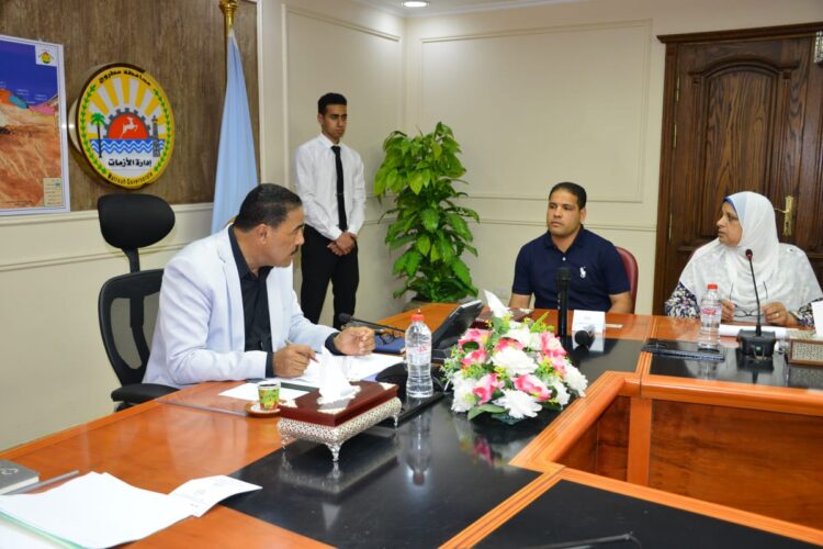 محافظ مطروح يعقد الإجتماع الدورى للإستماع لشكاوى المواطنين والإستجابة لمطالبهم 1 محافظ مطروح يعقد الإجتماع الدورى للإستماع لشكاوى المواطنين والإستجابة لمطالبهم