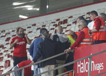 وفاة مشجع وإصابة آخر بأزمة قلبية أثناء مباراة بالدوري الإسباني