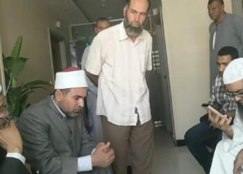 الإمام الأكبر يطمئن على الطالبة هاجر بعد تعرضها لحادث قطار ويوجه بالتكلف بعلاجها