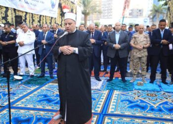 محافظ الجيزة يؤدى صلاة عيد الأضحى المبارك بساحة مسجد مصطفى محمود