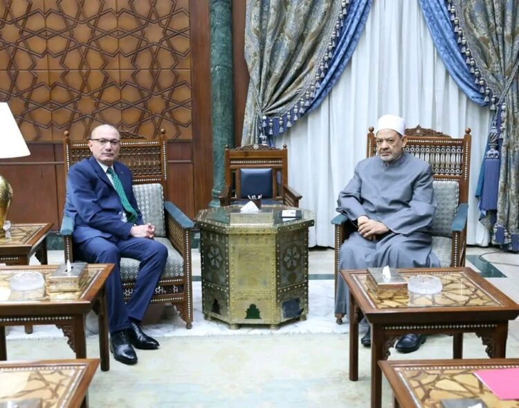 شيخ الأزهر يستقبل السفير التركي لبحث زيادة عدد الطلاب الأتراك الدارسين في الأزهر .
