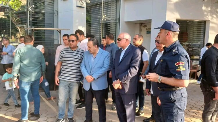 محافظ الجيزة يتفقد أعمال اصلاح كسر مفاجئ بخط مياه قطر ٦٠٠ مم بميدان فيني بالدقي". 1 محافظ الجيزة يتفقد أعمال اصلاح كسر مفاجئ بخط مياه قطر ٦٠٠ مم بميدان فيني بالدقي”.