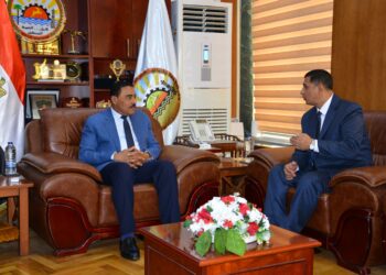 محافظ مطروح يناقش إنشاء فرع لجامعة الأزهر بمطروح تبدأ العام الدراسي القادم