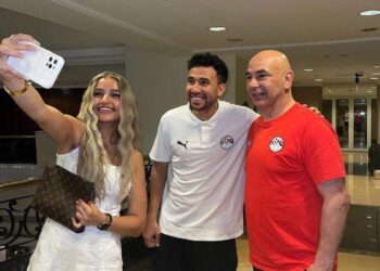 يارا حسام حسن تحتفل مع والدها والعديد من نجوم المنتخب بالفوز على بوركينا فاسو