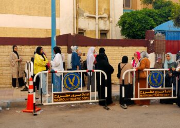 بدء توافد طلاب الثانوية العامة على لجان الإمتحانات بمطروح