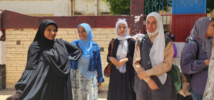 طلاب الثانوية العامة ينتهون من اليوم الأول للإمتحانات ويستعدون للإقتصاد والإحصاء 1 طلاب الثانوية العامة ينتهون من اليوم الأول للإمتحانات ويستعدون للإقتصاد والإحصاء