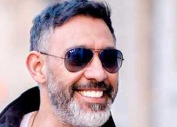 عمرو مصطفى يُعلن توقف طرح أعماله الغنائية في الأعياد