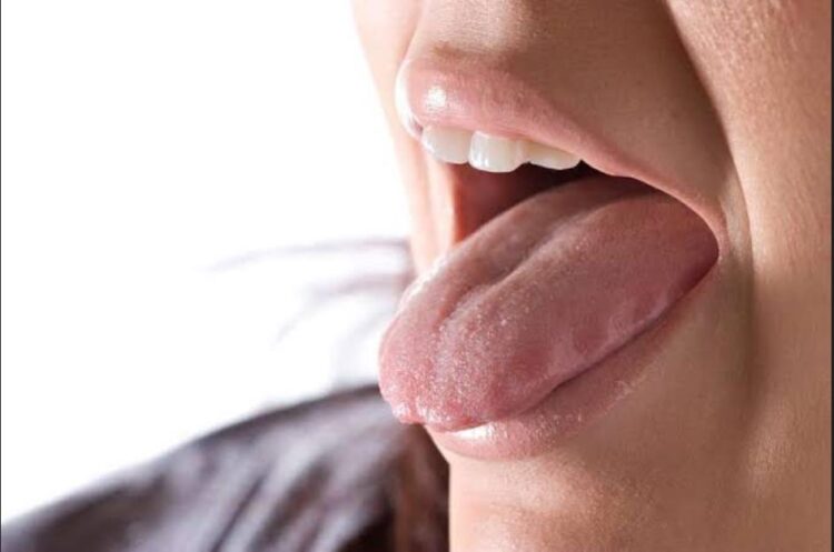 علامات غريبة على لسانك تحذرك من شرب القهوة